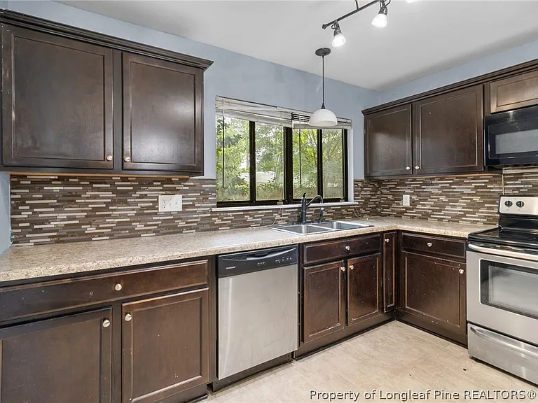 1907 Martindale Dr — Photo 11