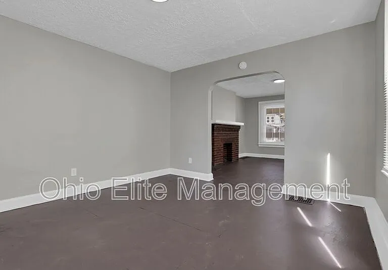 793 E Starr Ave — Photo 15