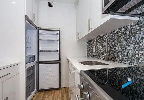 3rd image of 417 E 83rd St #1