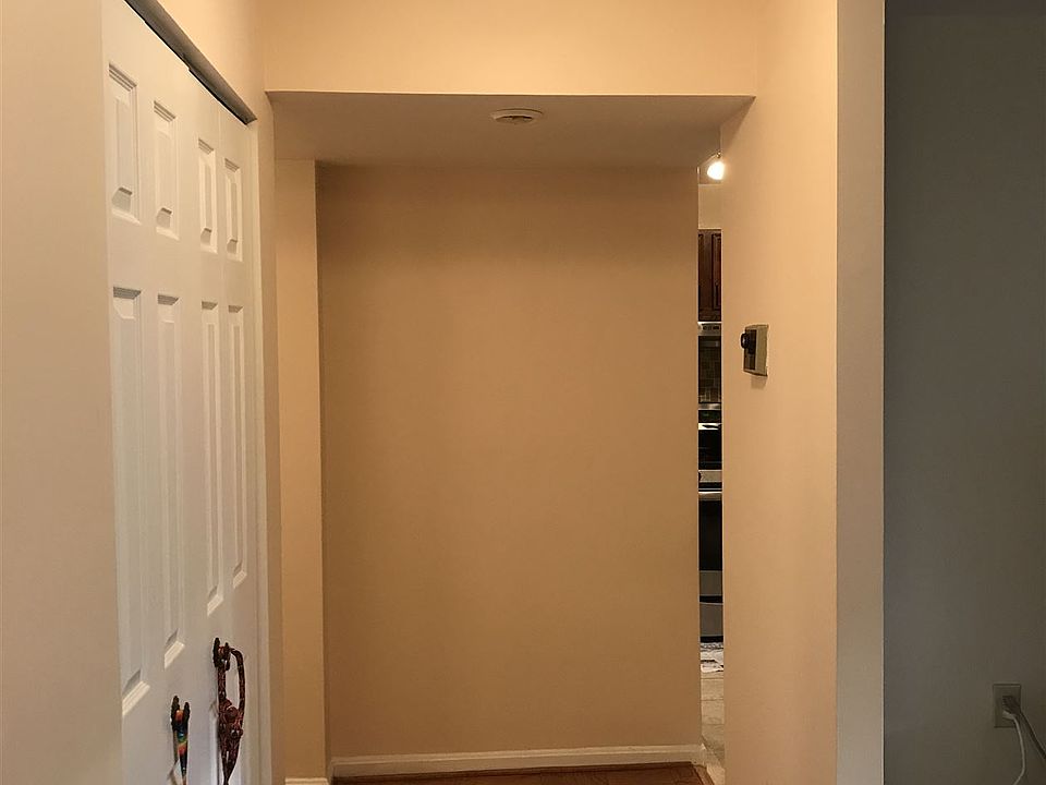 2nd image of 816 Quince Orchard Blvd #10