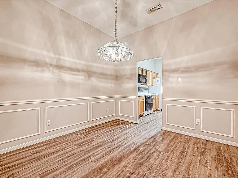 1524 Robin Ave — Photo 8