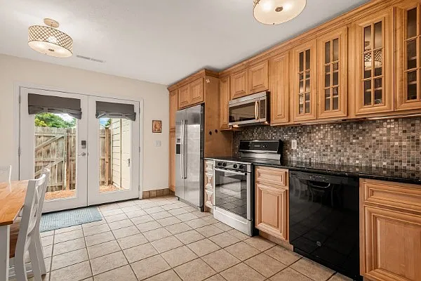 3 bed, 1618 sqft, $2,000 — Photo 4