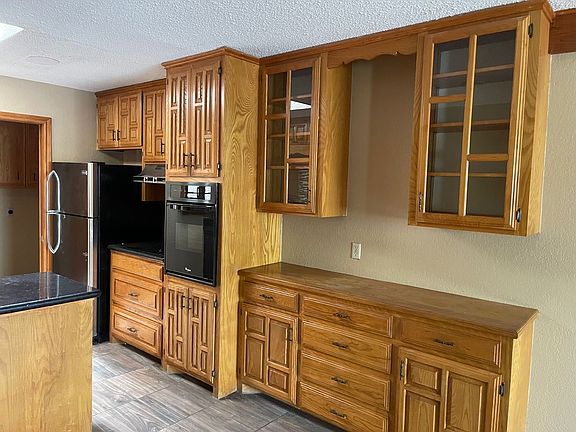 5th image of 1128 Redbud Ave