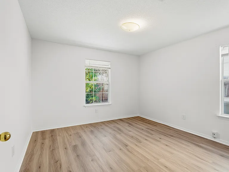 147 Mirabelle Cir — Photo 11