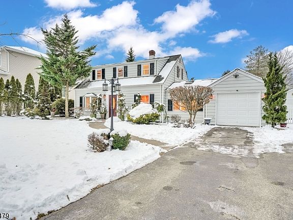 3rd image of 22 Woodlot Rd