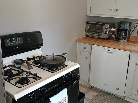 3rd image of 411 15th St SE
