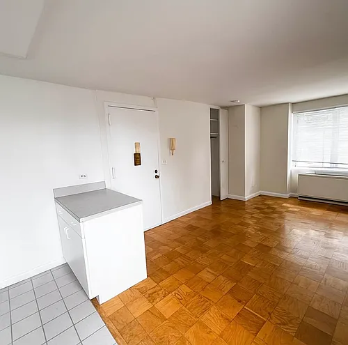 1470 1st Ave #3F Photo 1