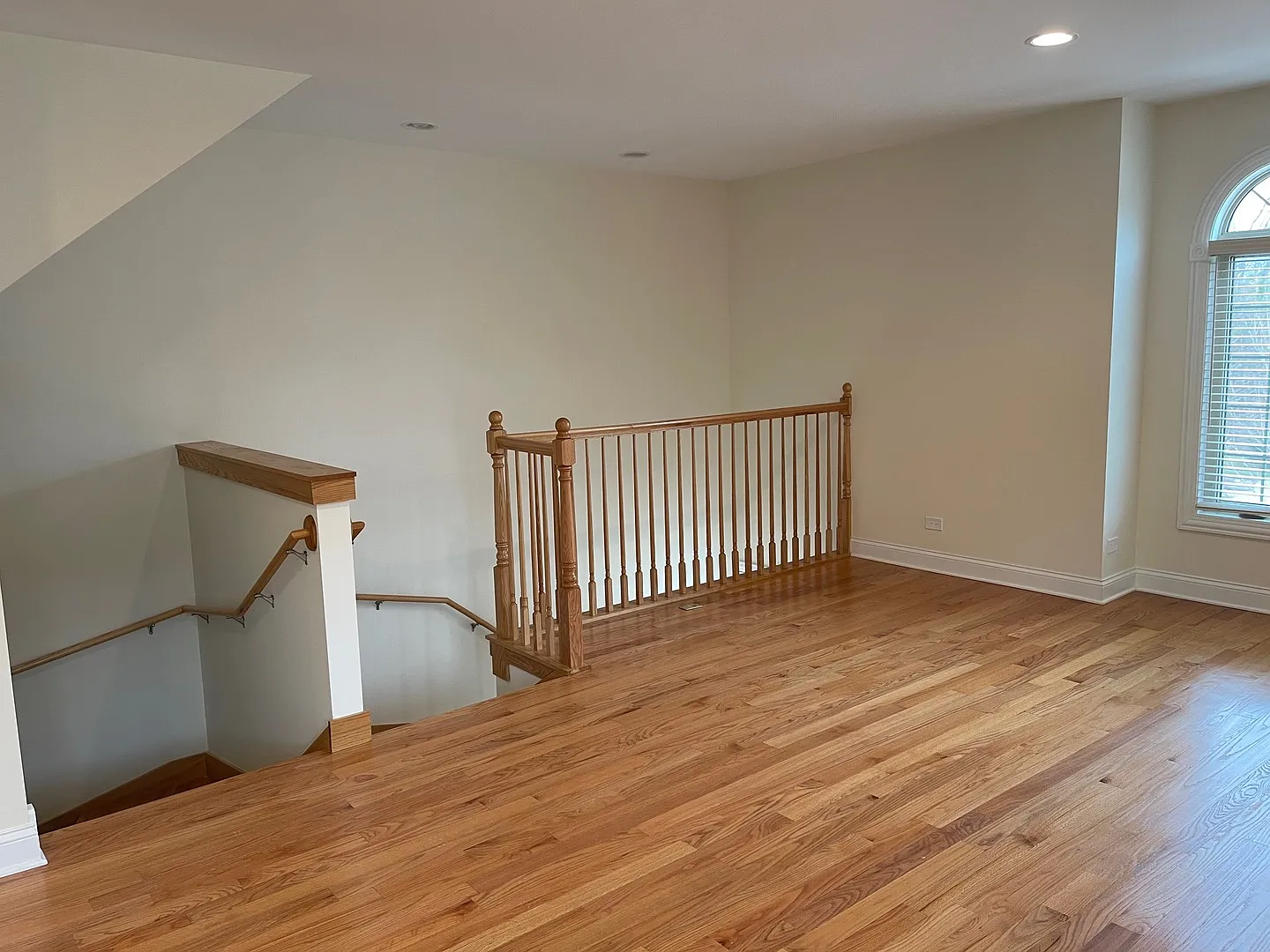 3 bed, 2.5 bath, 2400 sqft, $3,300 — Photo 4