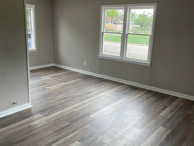 231 W C Ave — Photo 5