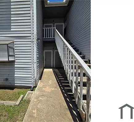 2423 W Slaughter Ln #D — Photo 2