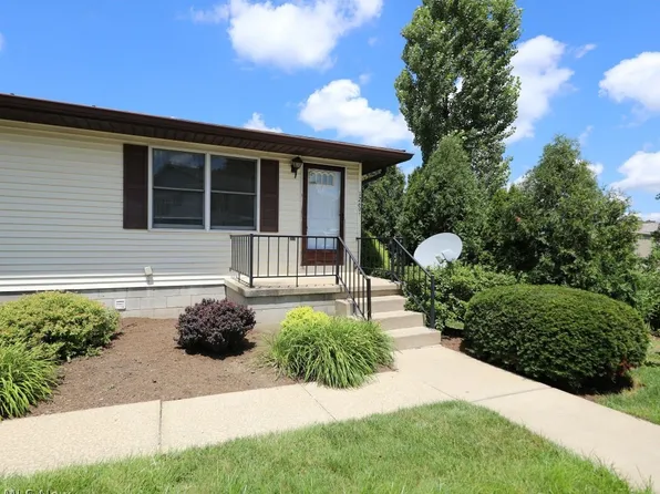 1269 Somerset Dr #B, Salem, OH 44460
