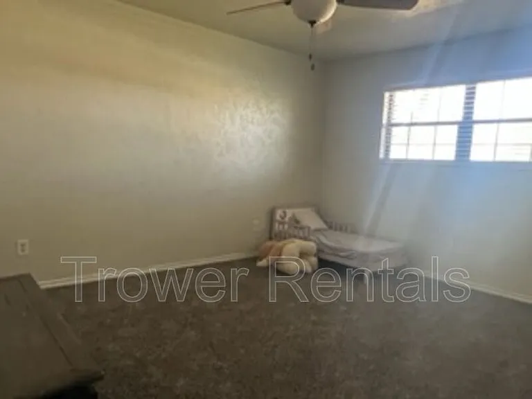 4011 E Everglade Ave — Photo 18