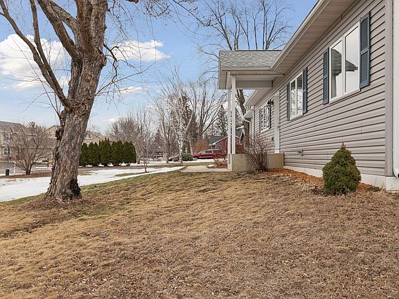 3rd image of 153 Elm Dr W