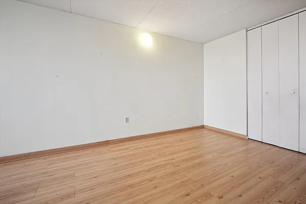 Sold by P R O Links Realty Inc | media 15