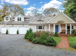 9 Meadowfarm Rd, East Islip, NY 11730