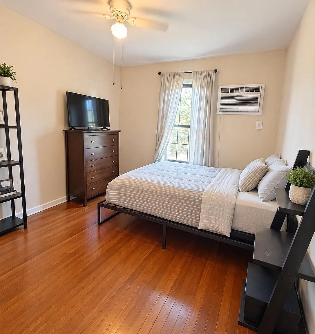 2 bed, 2.0 bath, 1200 sqft, $2,200 — Photo 3