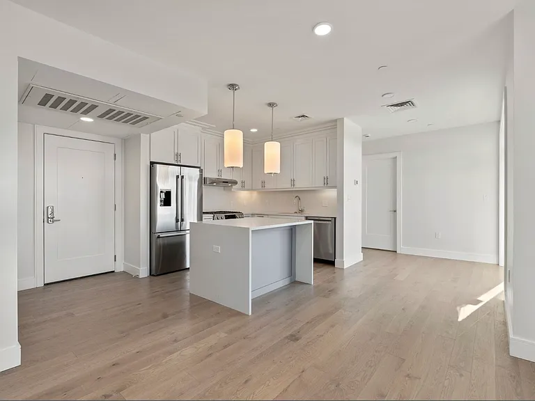 301 Border St #610 — Photo 2