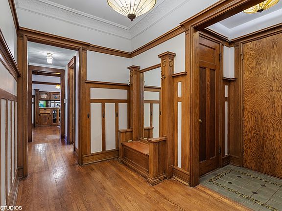4th image of 4603 N Malden St APT 2