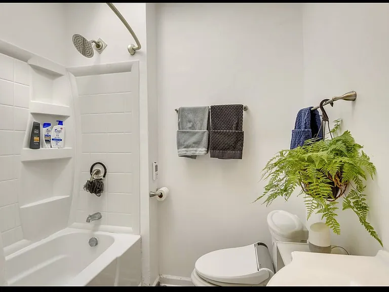 821 Randolph St NW — Photo 17