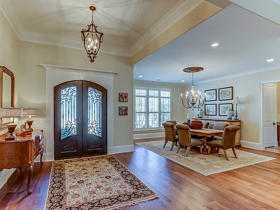 4th image of 8985 Hollybrook Ln S