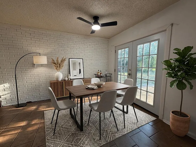 1317 McGregor Dr — Photo 3