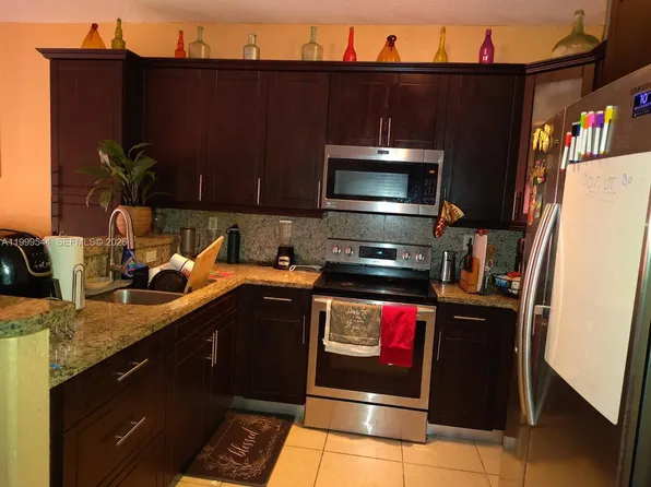 7736 NW 197th Ln, Hialeah, FL 33015