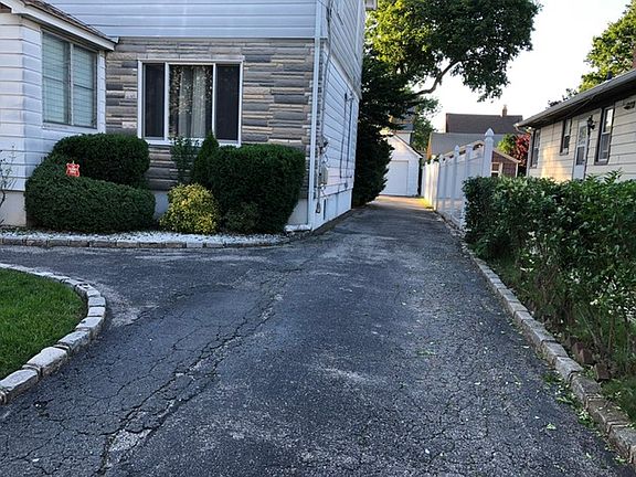 4th image of 21 Acacia Ave