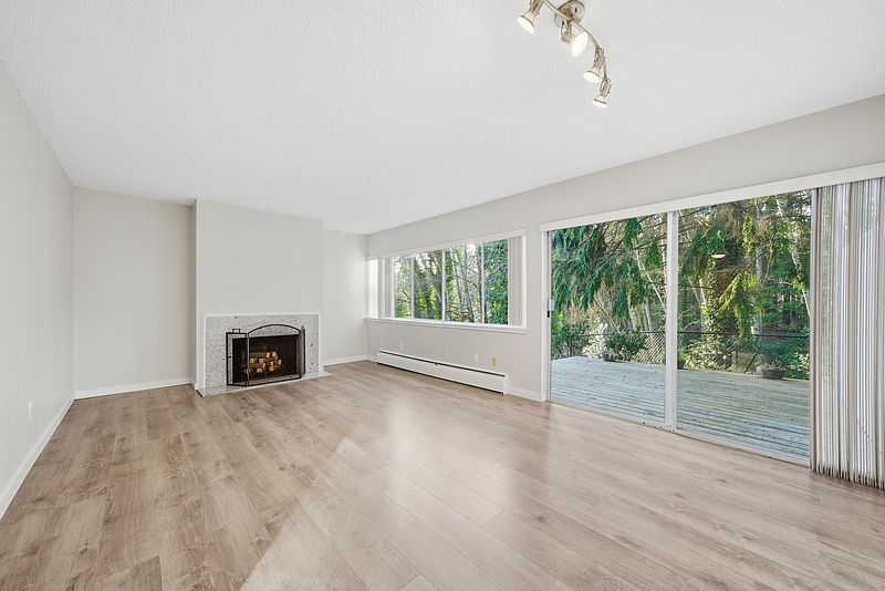 North Vancouver Townhouse for rent - 3 Bedrooms — photo 2