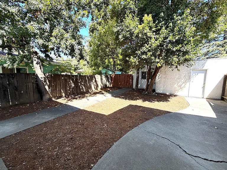 615 11th St — Photo 37