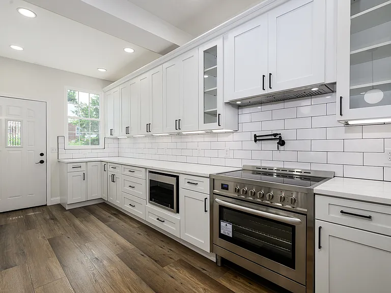 5750 Waterman Blvd — Photo 11