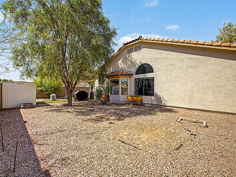 1911 E Belmont Dr — Photo 37