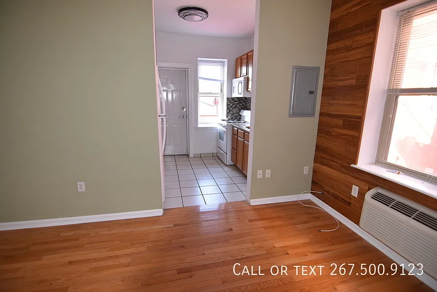 Newly renovated 2BR unit with a balcony. Close to Train. Available 0n 11/15 - 2nd month and Last ... — Photo 4