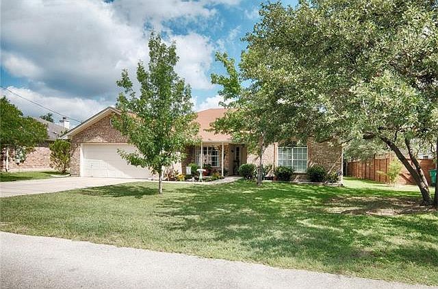 1st image of 907 N Riviera Cir
