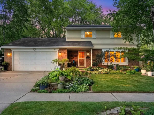 936 Saint Marys St, De Pere, WI 54115
