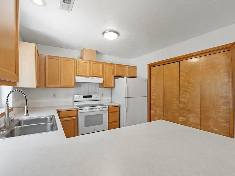 1329 W Qualchan Dr — Photo 5