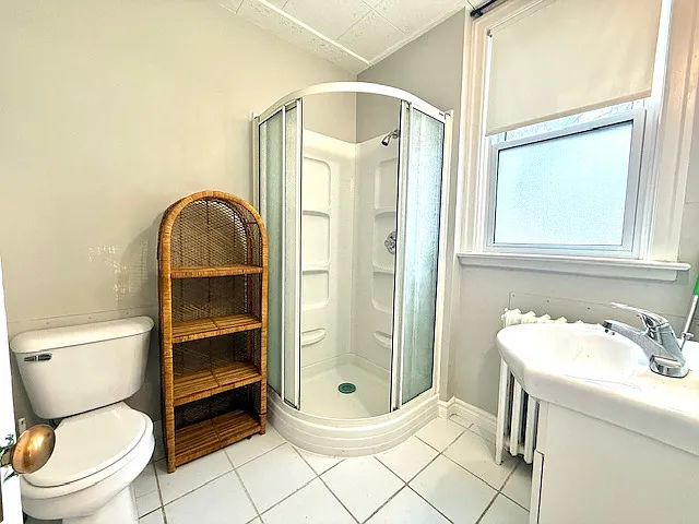 45 Briscoe St E — Photo 8