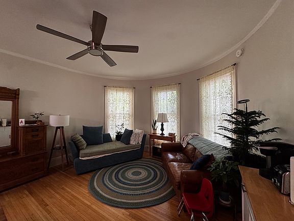 4th image of 25 Highland Ave