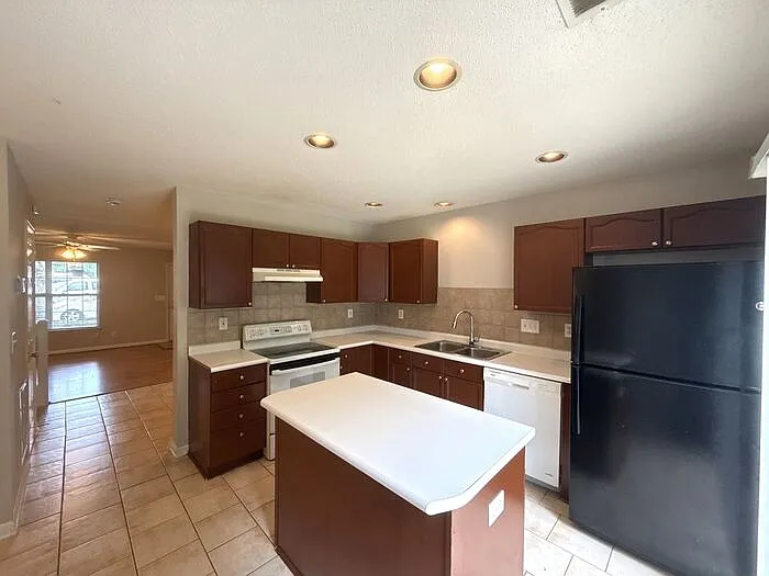 747 Mountainwater Dr — Photo 7