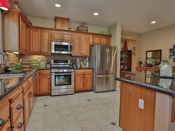 3rd image of 807 Michael Point Ct