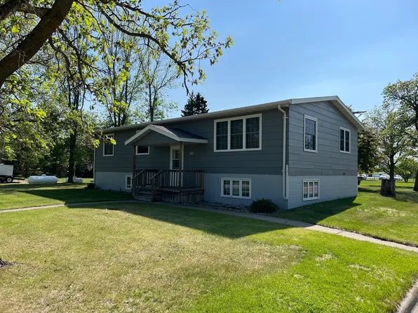 151 5th St N, Greenbush, MN 56726