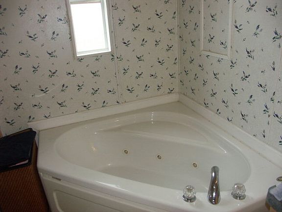 Jetted Garden Tub