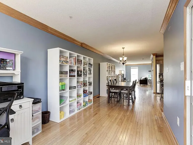 208 Goldsborough Dr — Photo 7