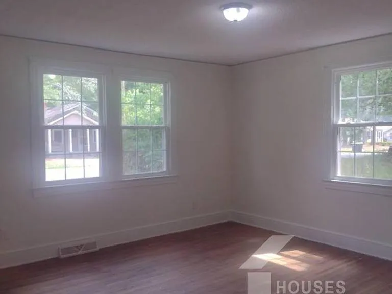 130 Ellison St — Photo 6