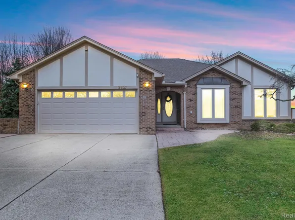 2827 Marlbank Dr, Sterling Heights, MI 48310