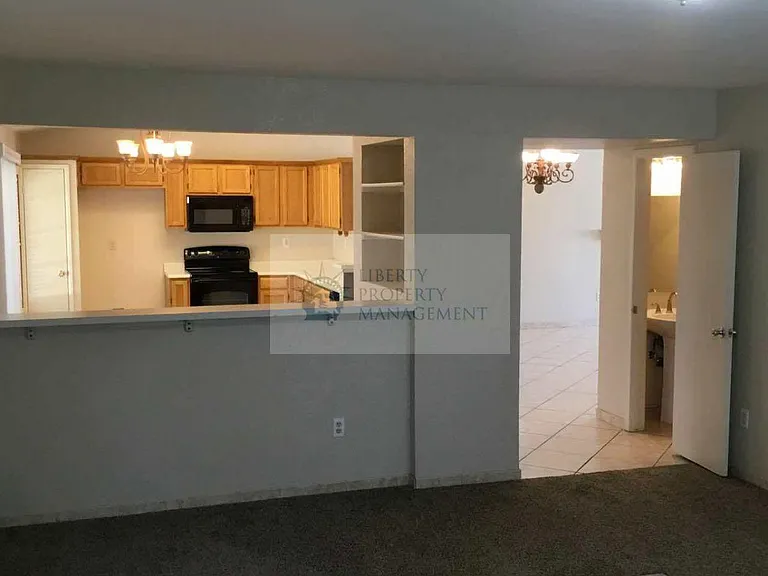2413 Country Manor Dr — Photo 8
