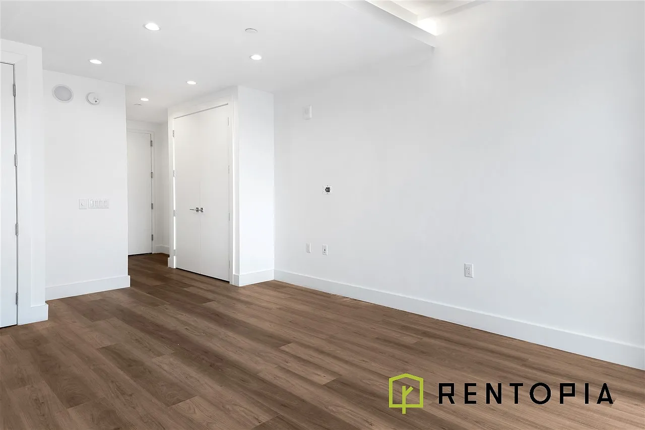 224 East 135th Street — Photo 3