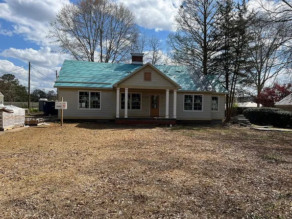 121 Magnolia St, Trussville, AL 35173