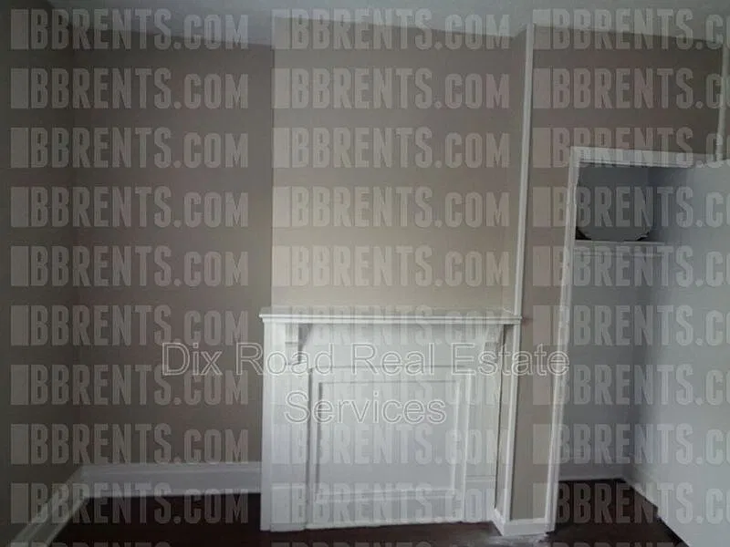 3 bed, 1.0 bath, 960 sqft, $1,075 — Photo 3