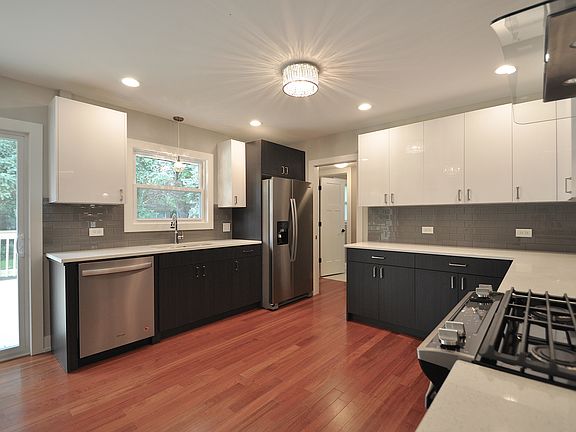 3rd image of 928 E 167th Pl