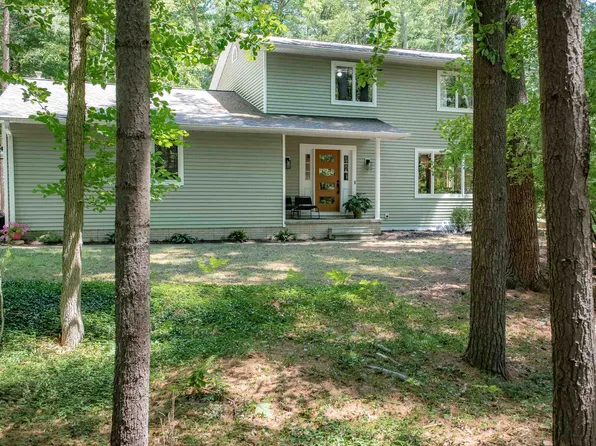 2380 N Woodland Estates Dr, Midland, MI 48642